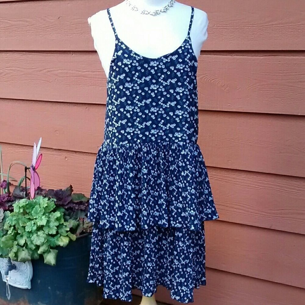 Herlion Dress - Picture 1 of 8